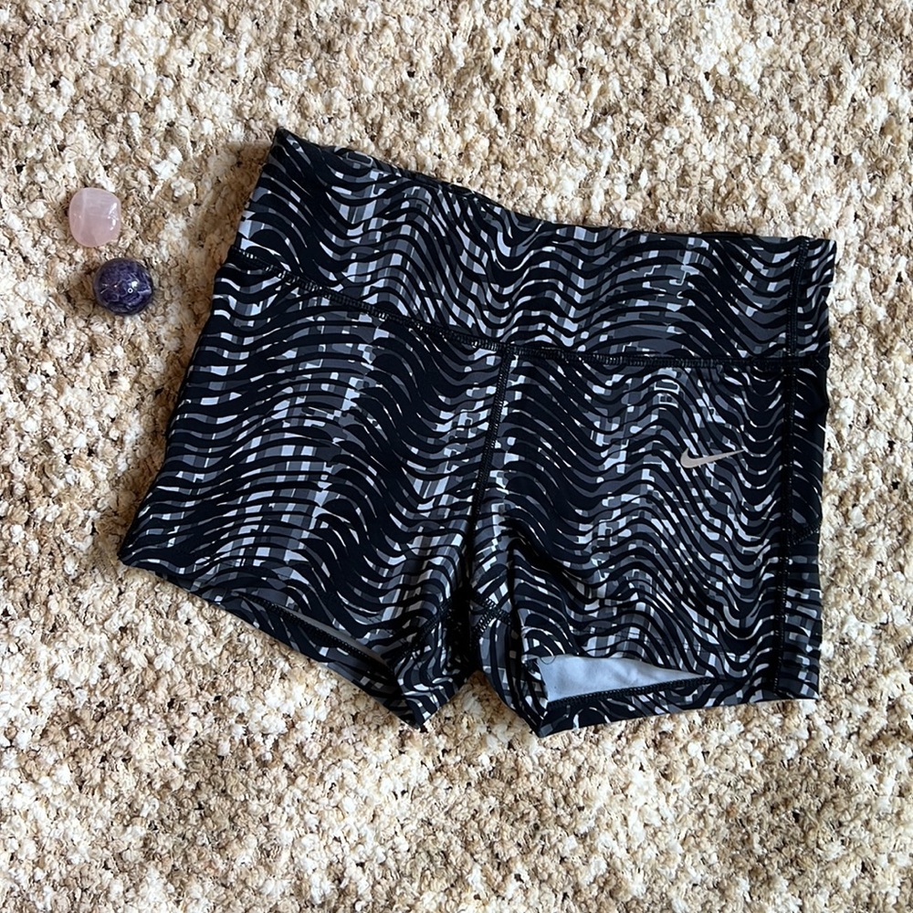 Nike Dri-Fit exercise shorts! size Medium, key pocket, 77% Nylon 23% Spandex